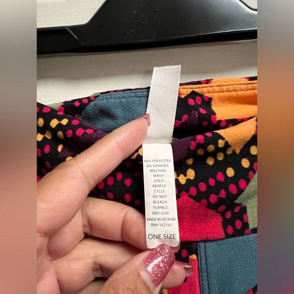 LULAROE in EUC (Excellent Used Condition) OS Leggings One Size. - Picture 9 of 11